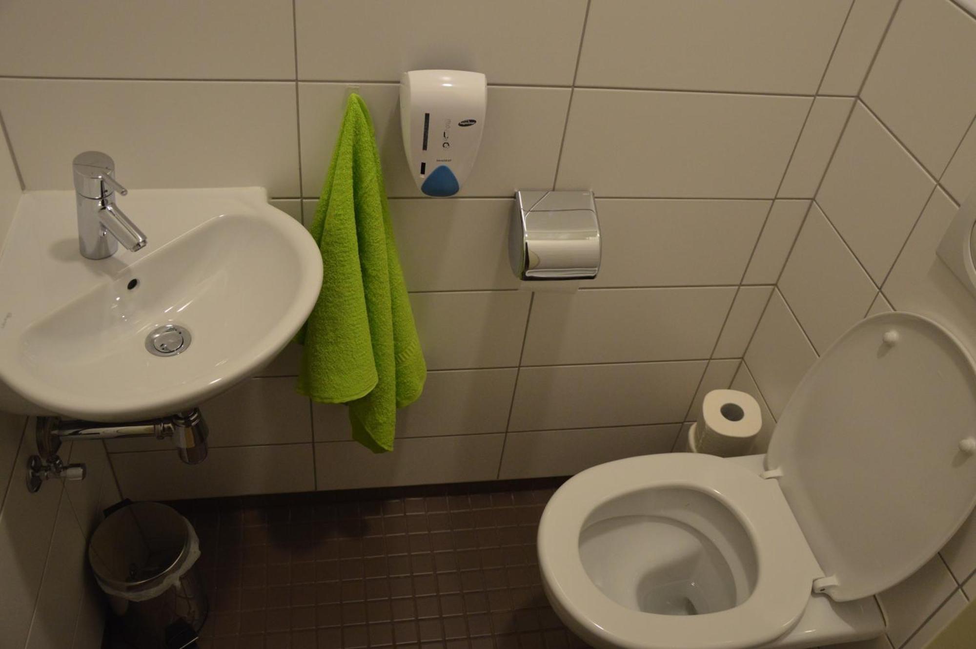 Hostel-Jugendherberge St. Johann Im Pongau Номер фото